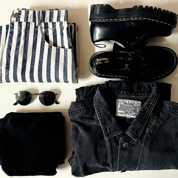 Vintage Guess Black & White Washed Striped Denim Mini Skirt Size S EUC - Picture 2 of 12